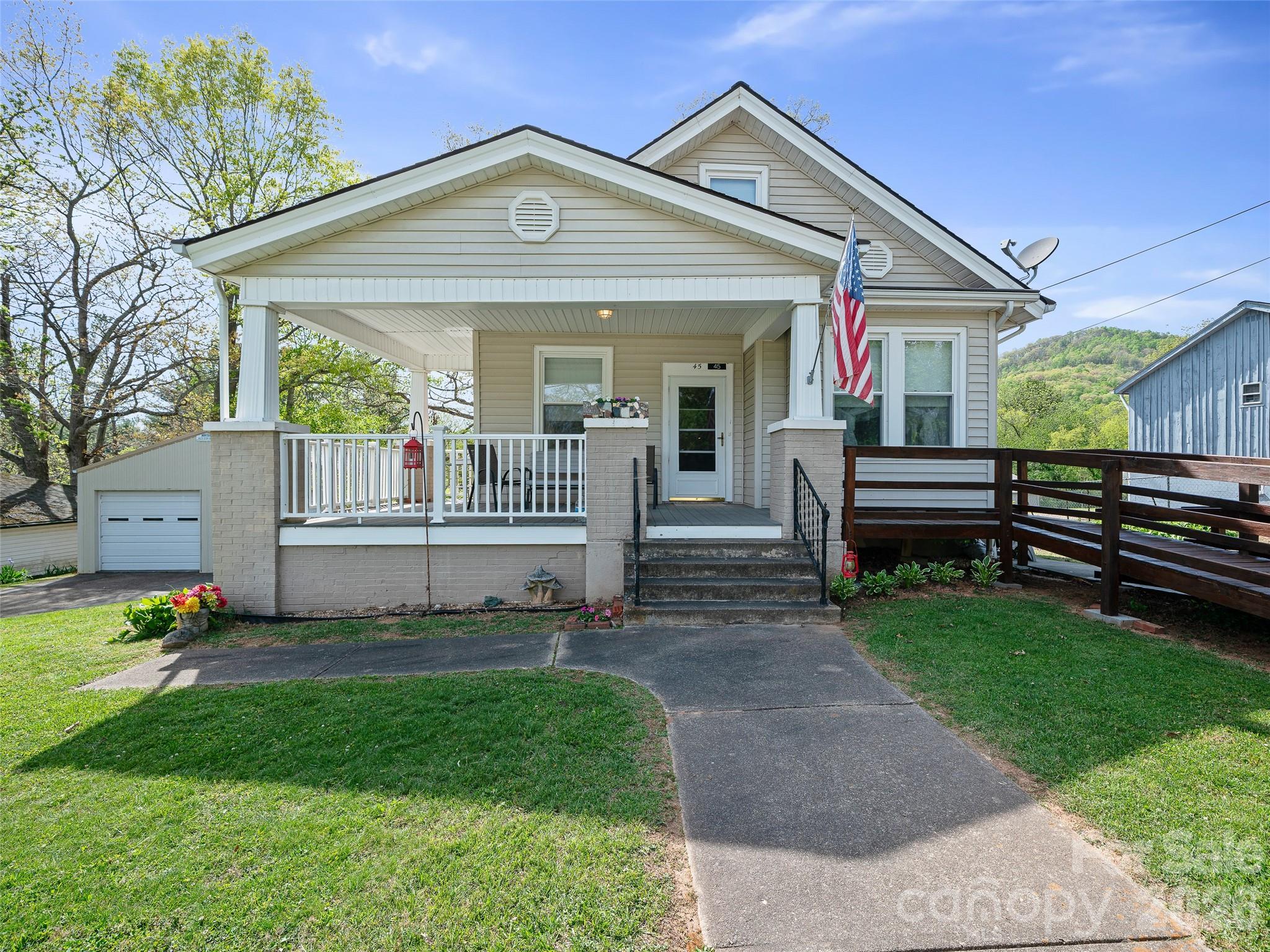 45 Summit Street Burnsville NC 28714