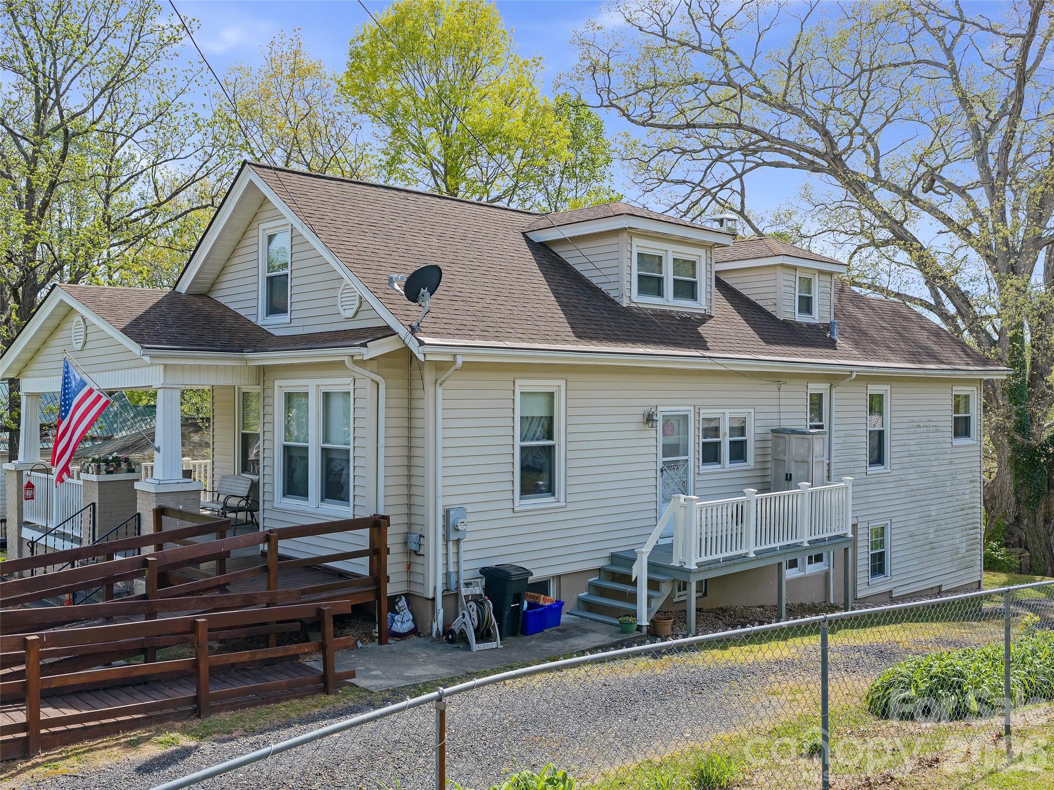 45 Summit Street Burnsville NC 28714