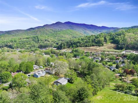 45 Summit Street Burnsville NC 28714