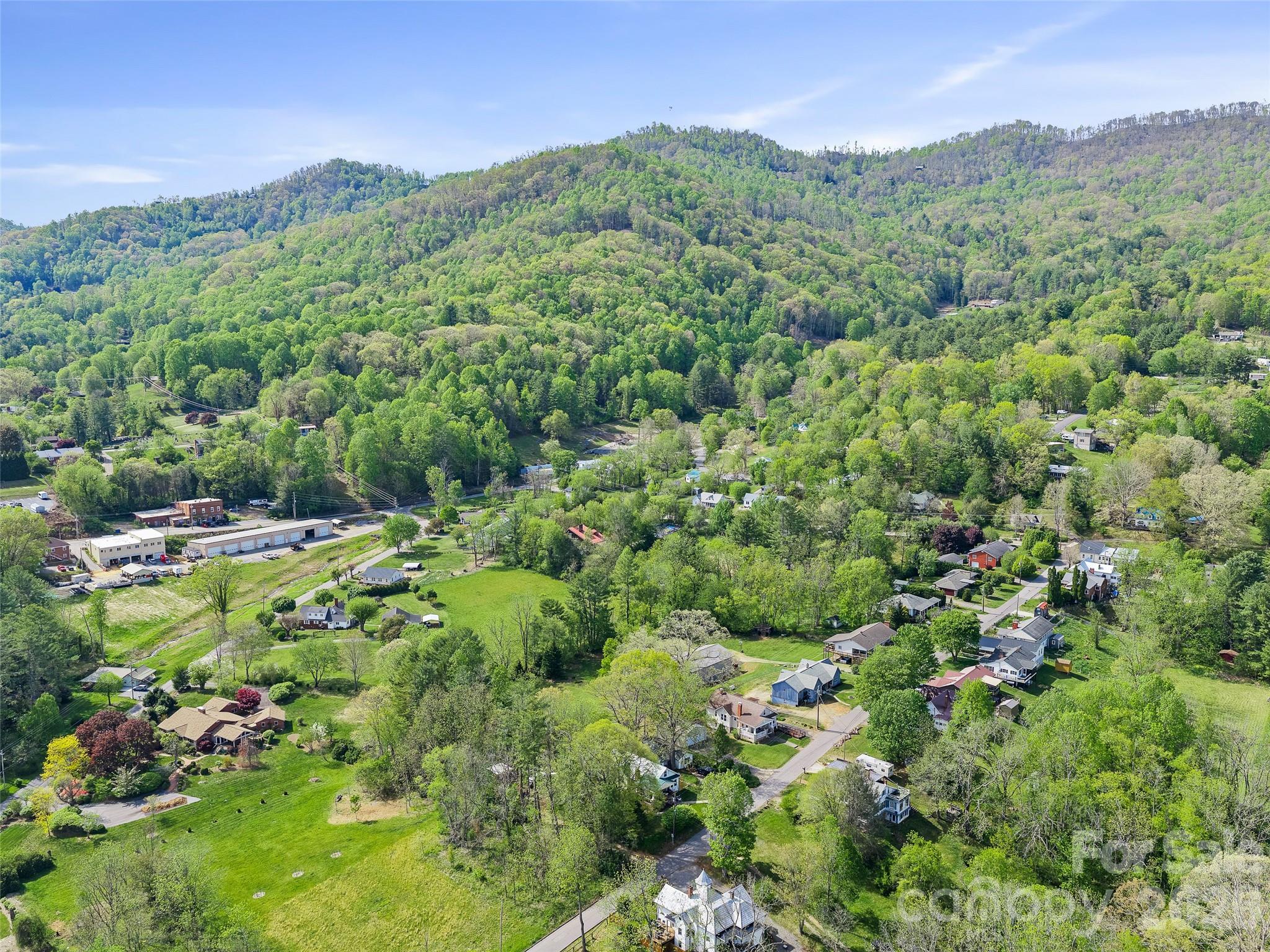 45 Summit Street Burnsville NC 28714