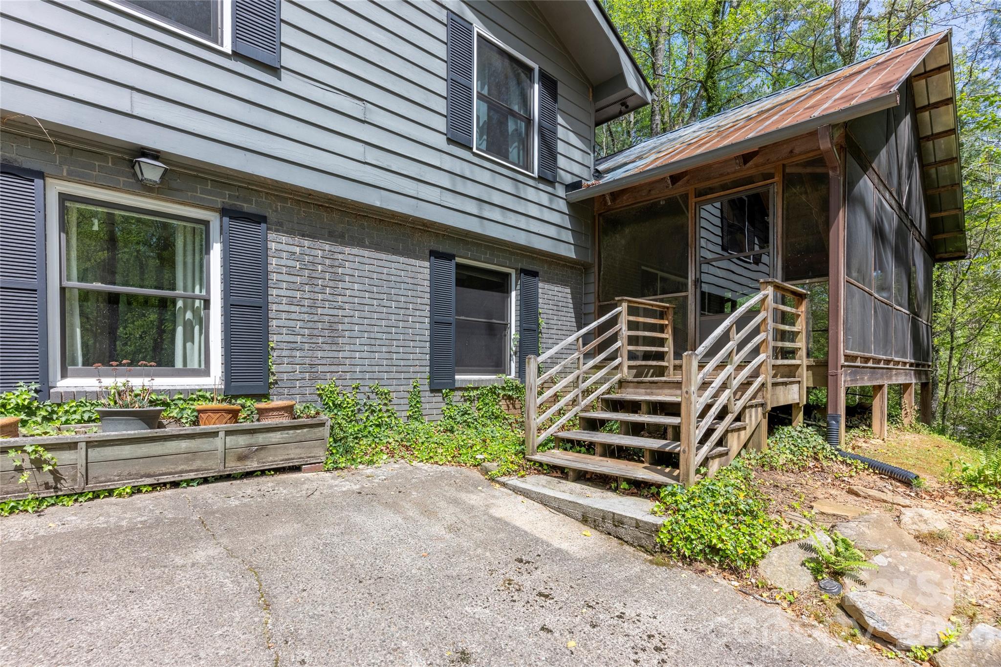 138 Stillwagon Lane Cedar Mountain NC 28718