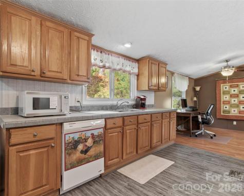 155 Thunderstruck Ridge Burnsville NC 28714