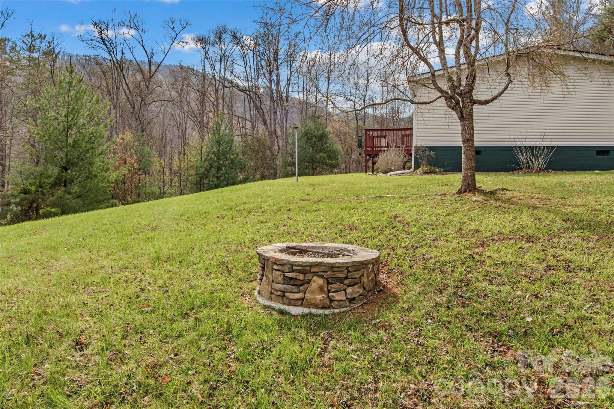 155 Thunderstruck Ridge Burnsville NC 28714