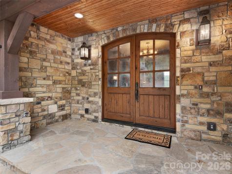 91 Watershed Way Horse Shoe NC 28742