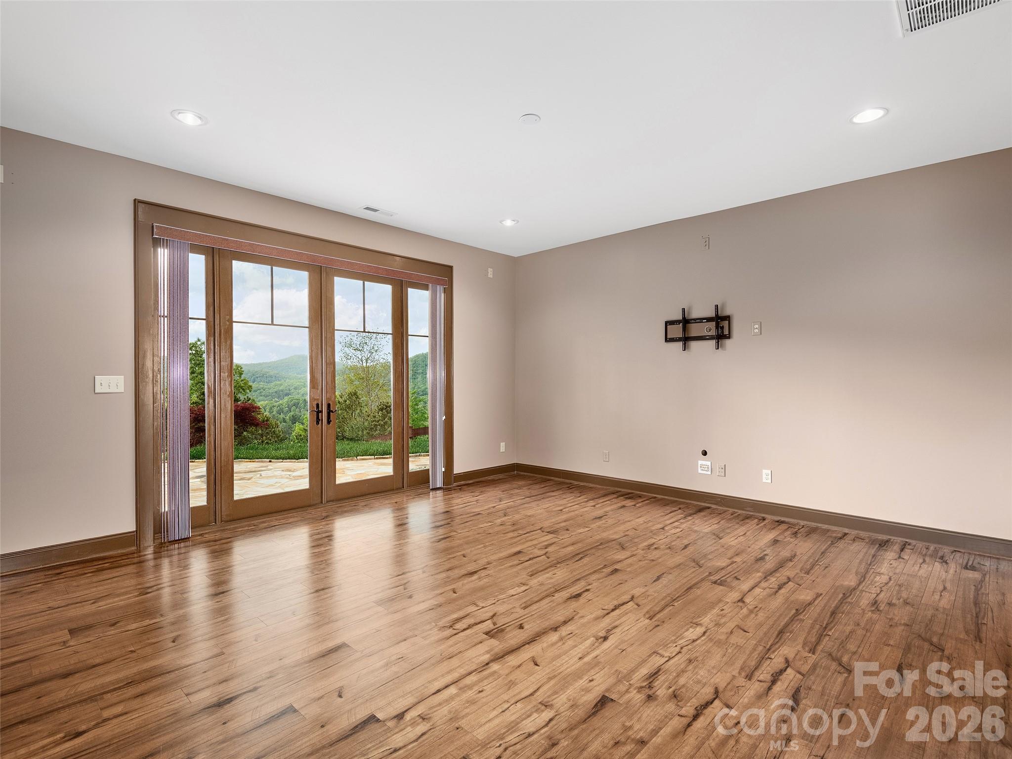 91 Watershed Way Horse Shoe NC 28742