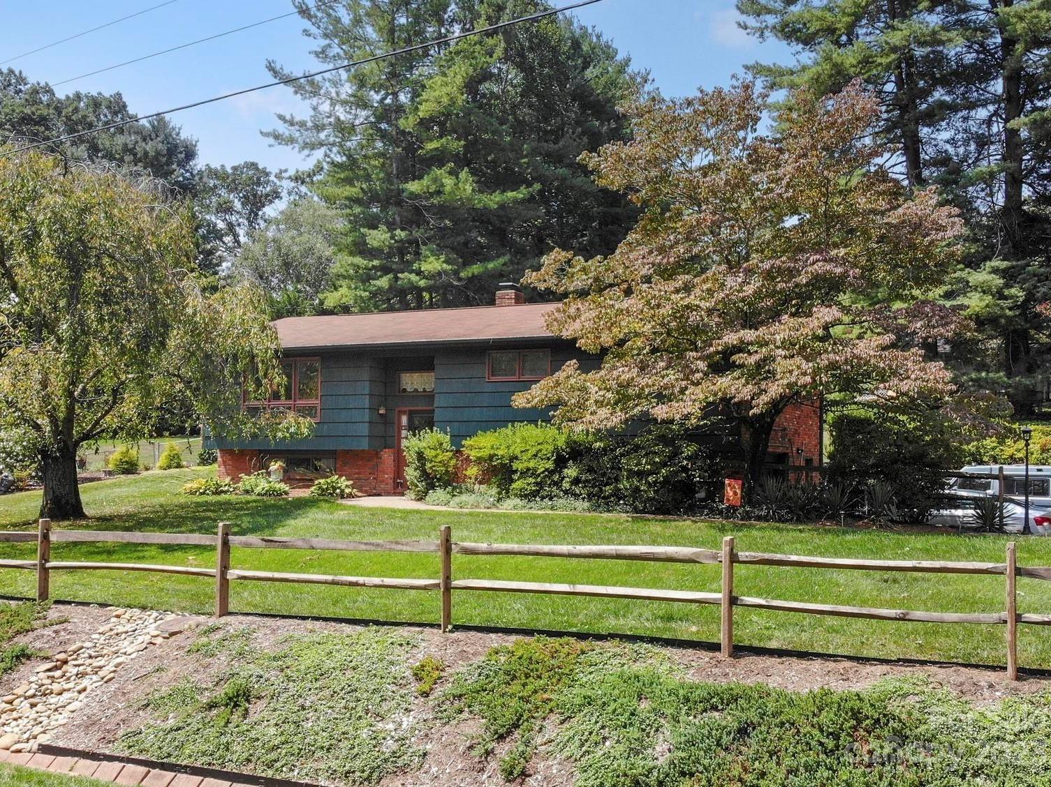 15 Oakbrook Road Fletcher NC 28732