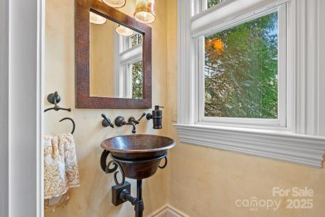 14 Landsdowne Court Asheville NC 28803