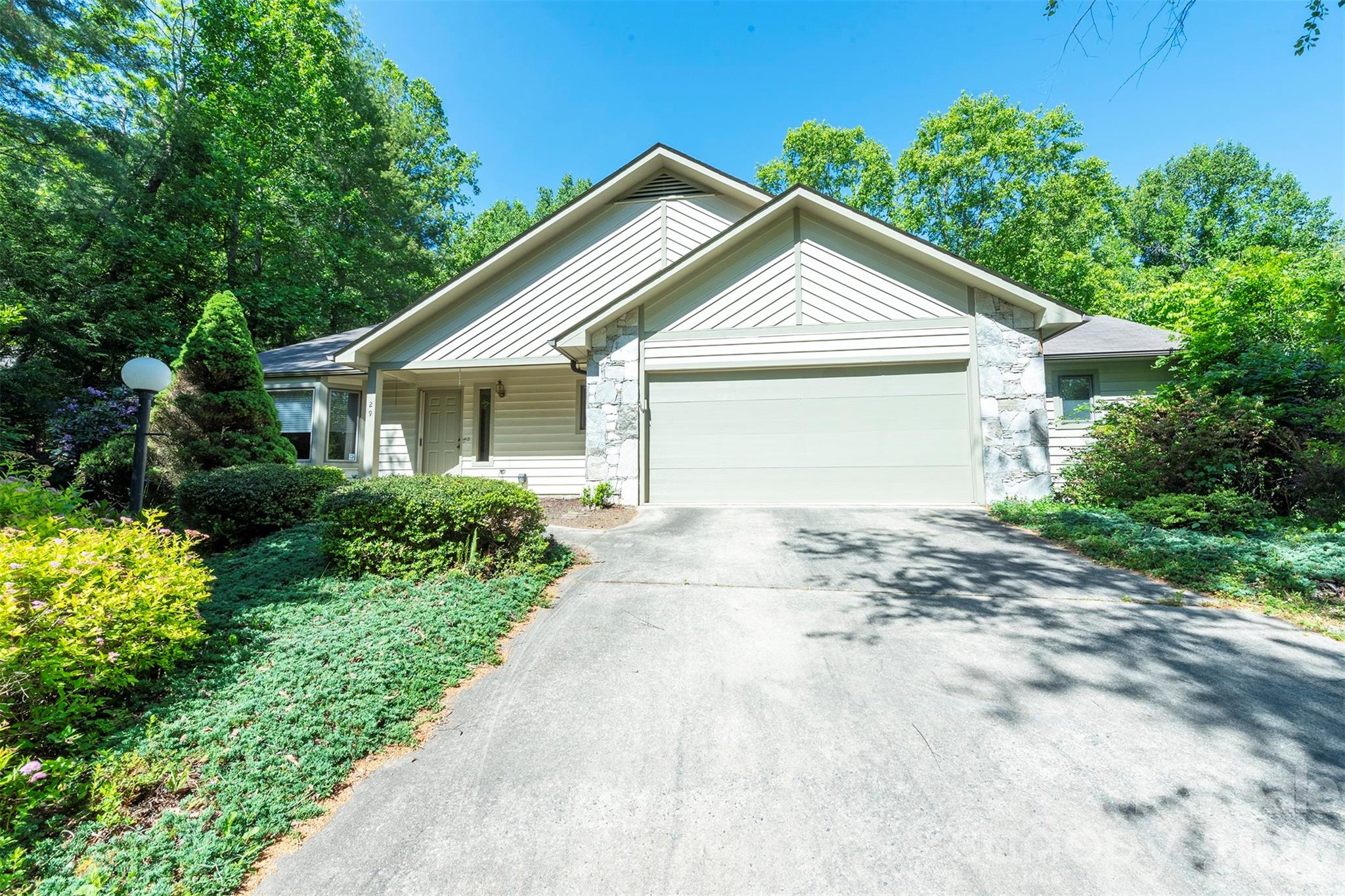 29 Hillcreek Drive Asheville NC 28804