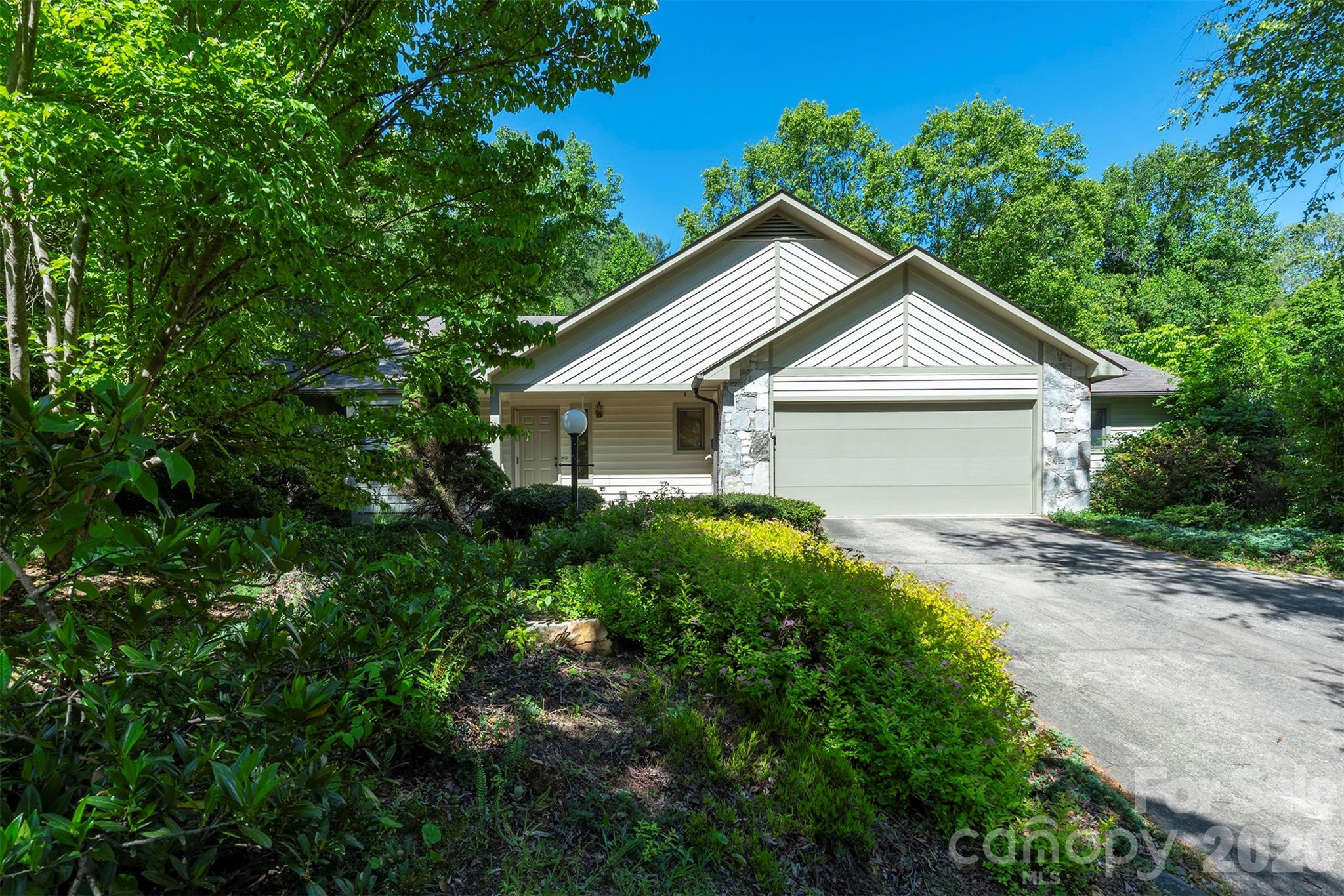 29 Hillcreek Drive Asheville NC 28804