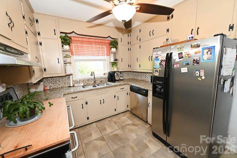 902 E Boyd Street Maiden NC 28650