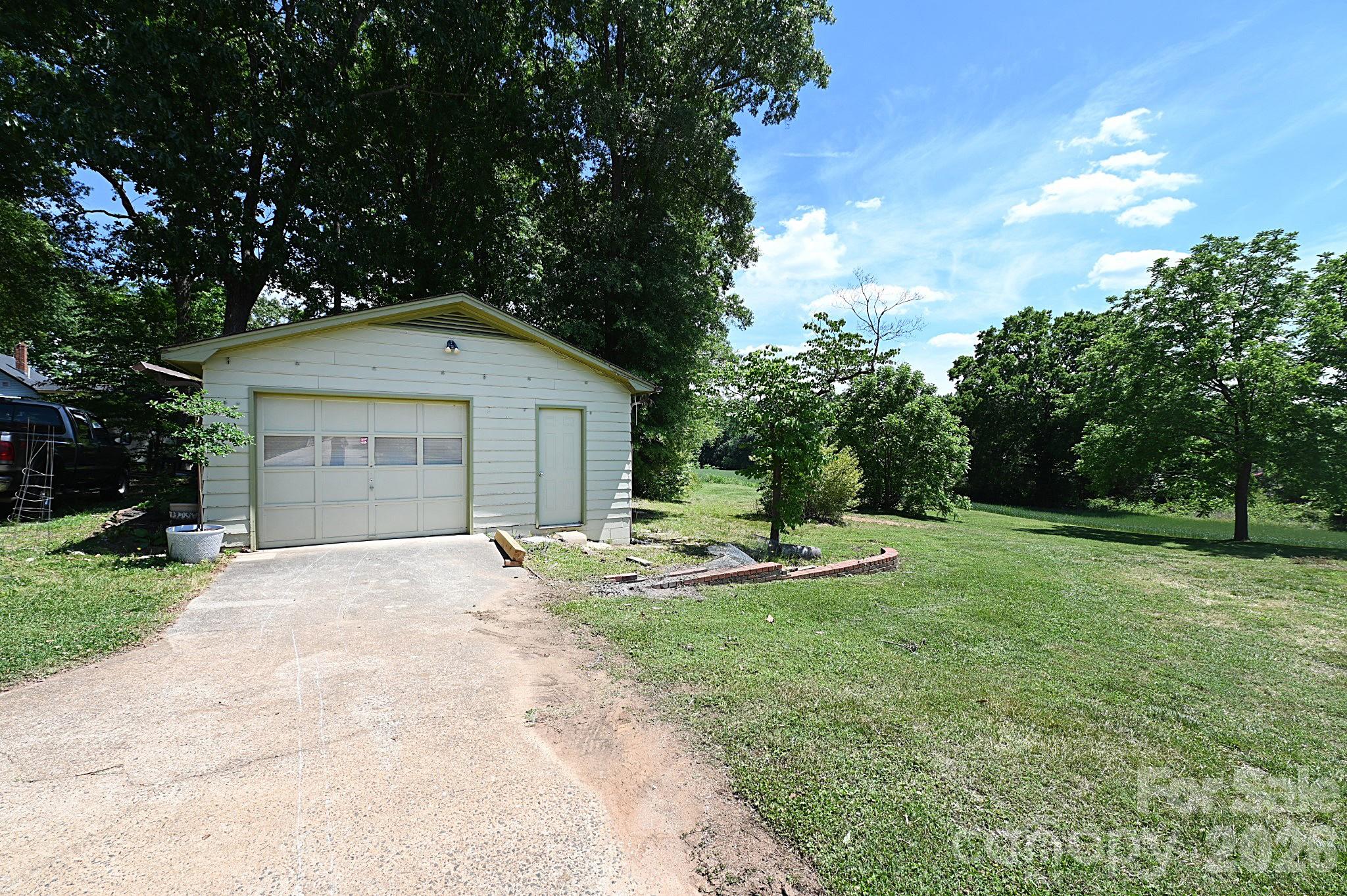 902 E Boyd Street Maiden NC 28650
