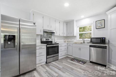 143 Snowshoe Loop Newland NC 28657