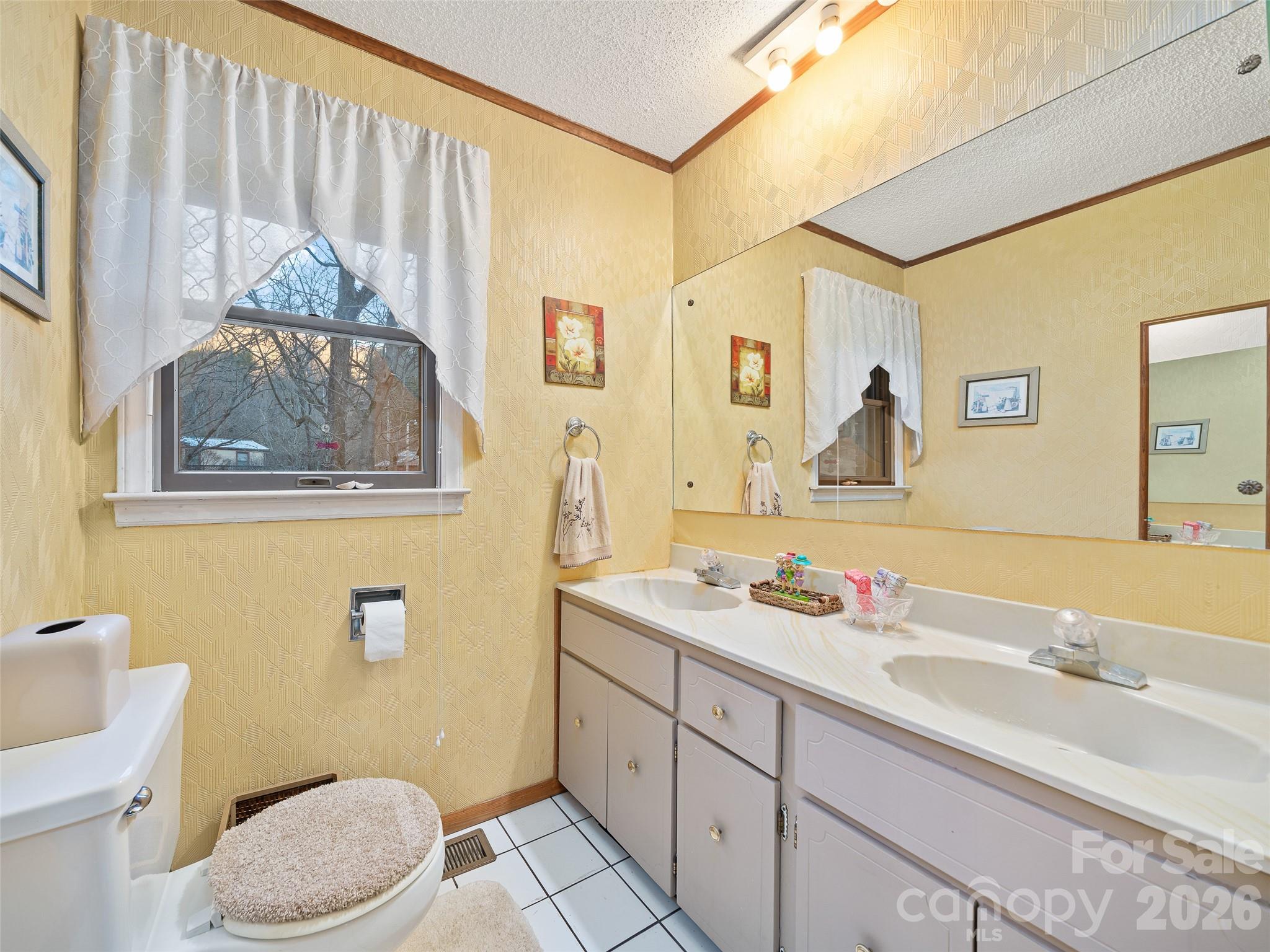 1280 Hamburg Road Bakersville NC 28705