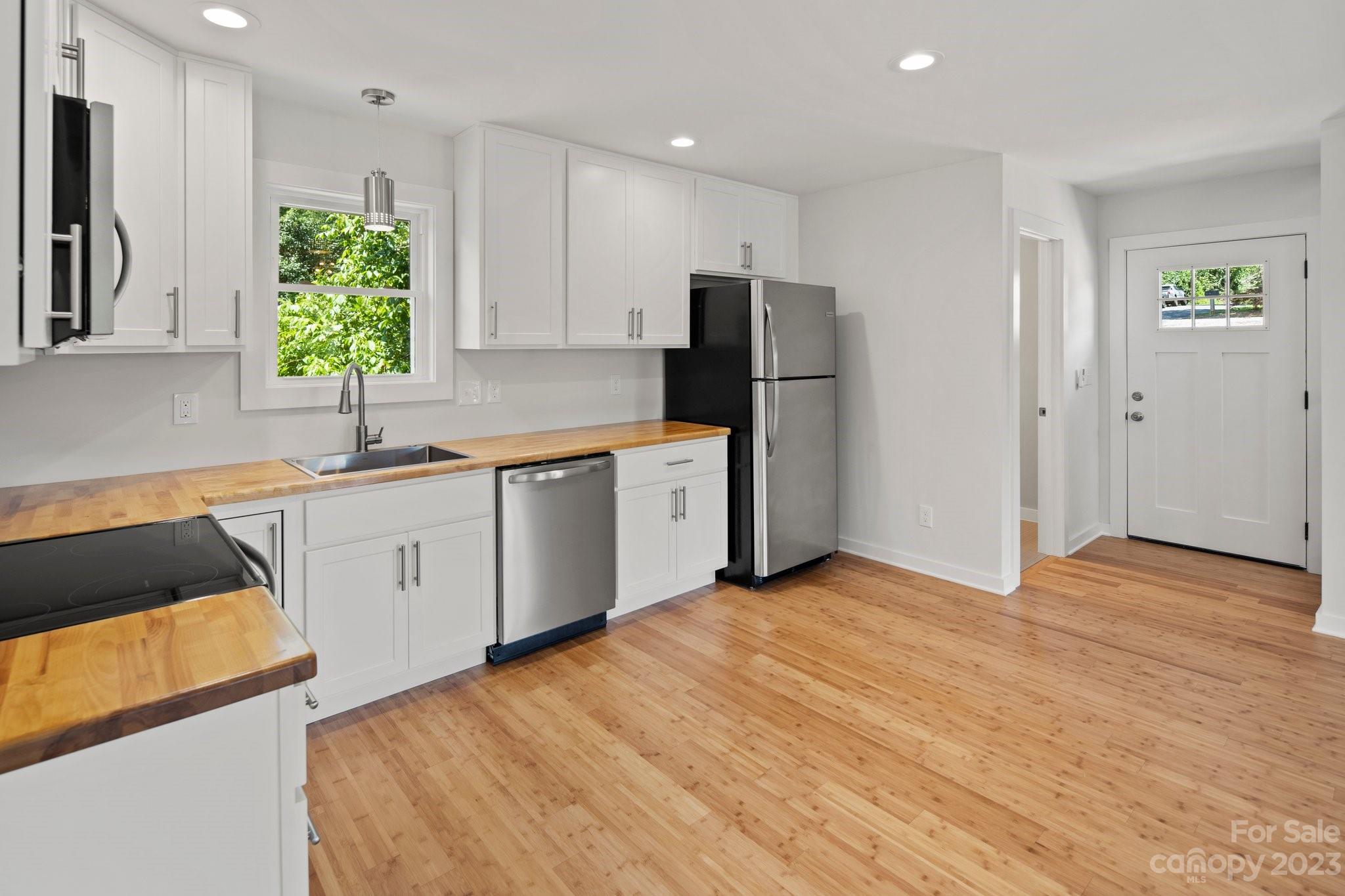 26 Hopedale Circle Asheville NC 28806