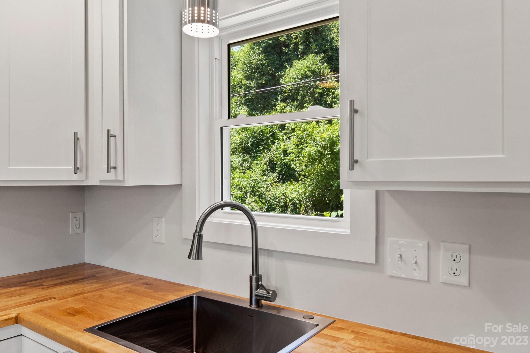 26 Hopedale Circle Asheville NC 28806