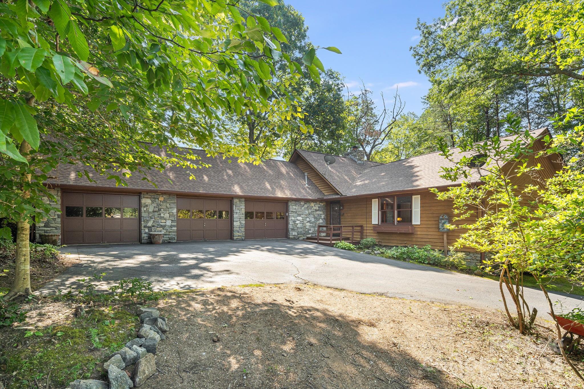 149 Holly Springs Road Etowah NC 28729