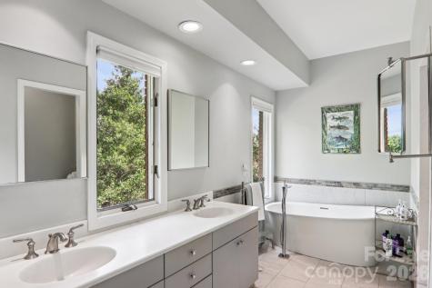 18 Thornapple Drive Hendersonville NC 28739