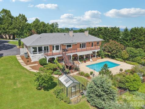 18 Thornapple Drive Hendersonville NC 28739