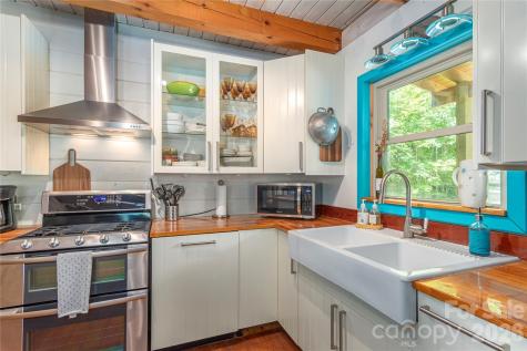 40 Shook Cove Road Leicester NC 28748