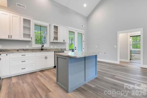 404 High Ridge Drive Mills River NC 28759