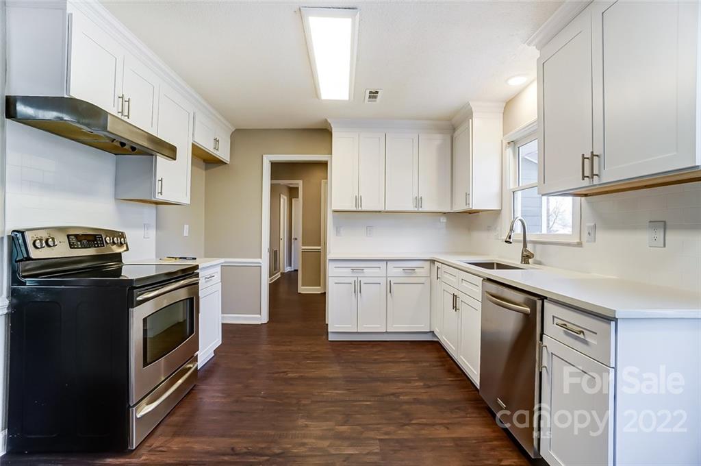 4914 Chestnut Lake Drive Charlotte NC 28227