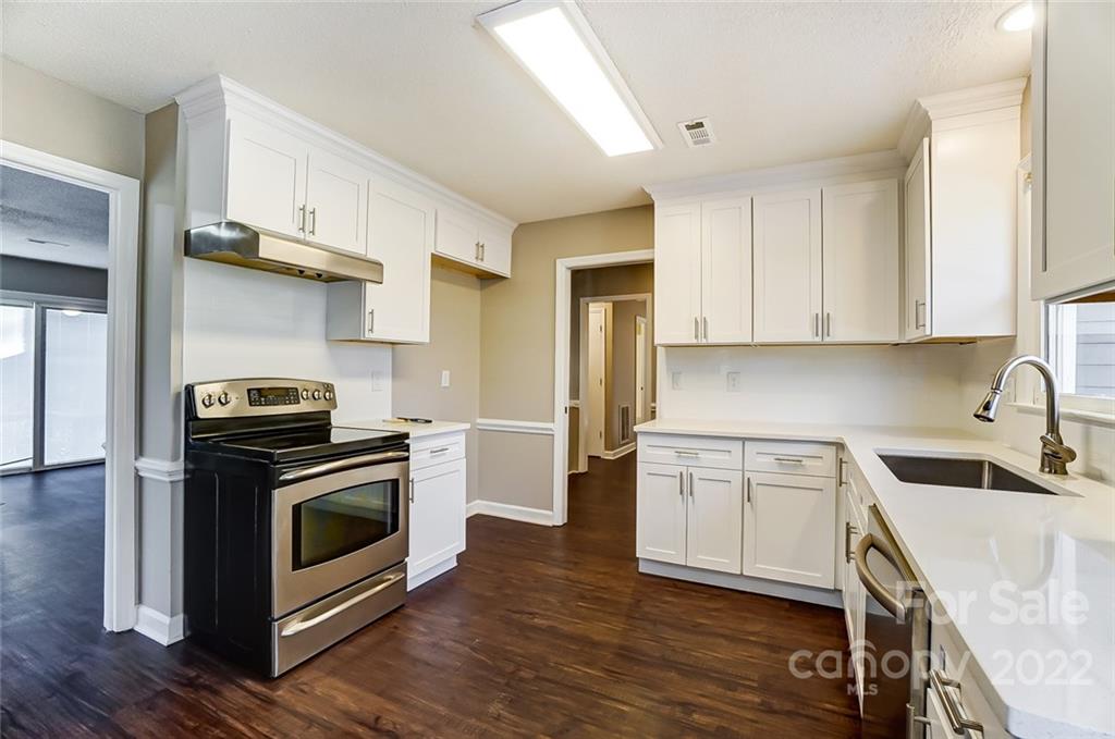4914 Chestnut Lake Drive Charlotte NC 28227