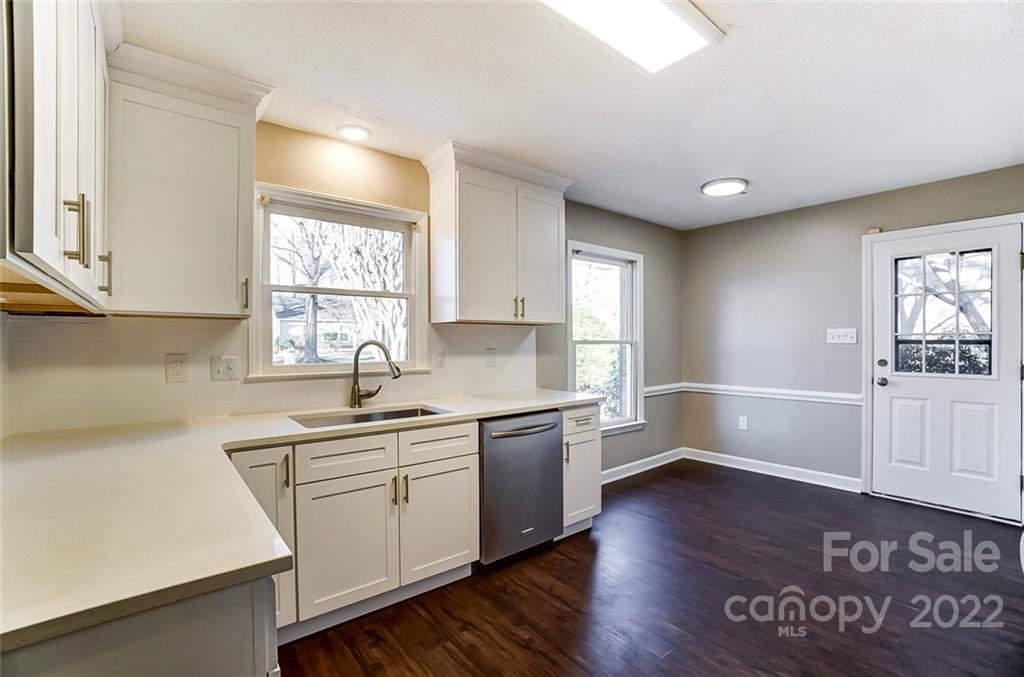 4914 Chestnut Lake Drive Charlotte NC 28227