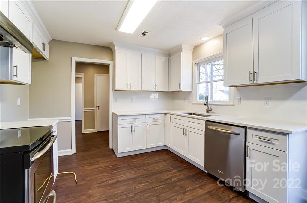 4914 Chestnut Lake Drive Charlotte NC 28227