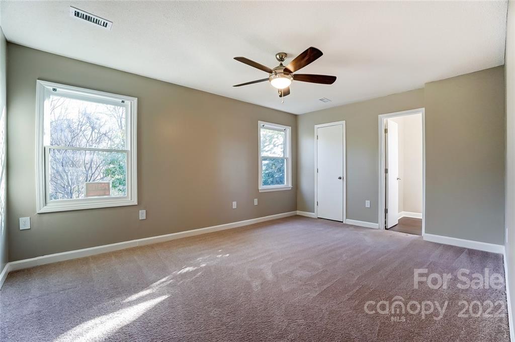 4914 Chestnut Lake Drive Charlotte NC 28227