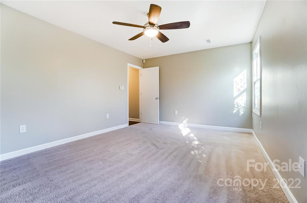 4914 Chestnut Lake Drive Charlotte NC 28227