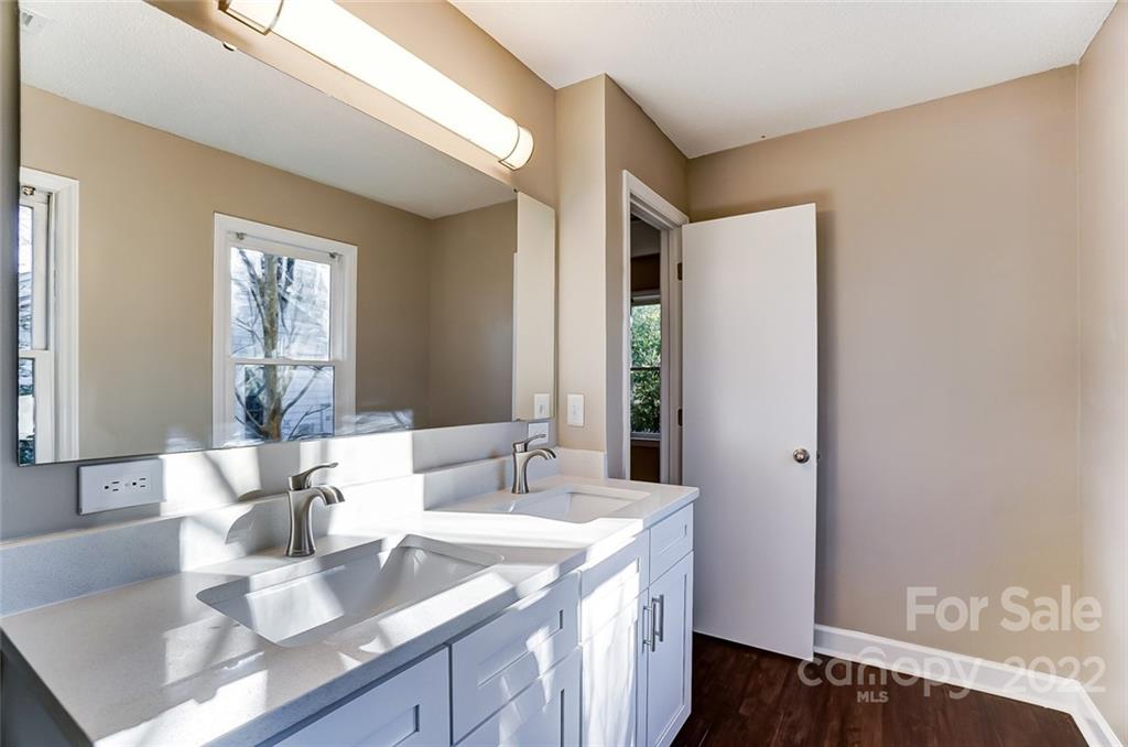 4914 Chestnut Lake Drive Charlotte NC 28227