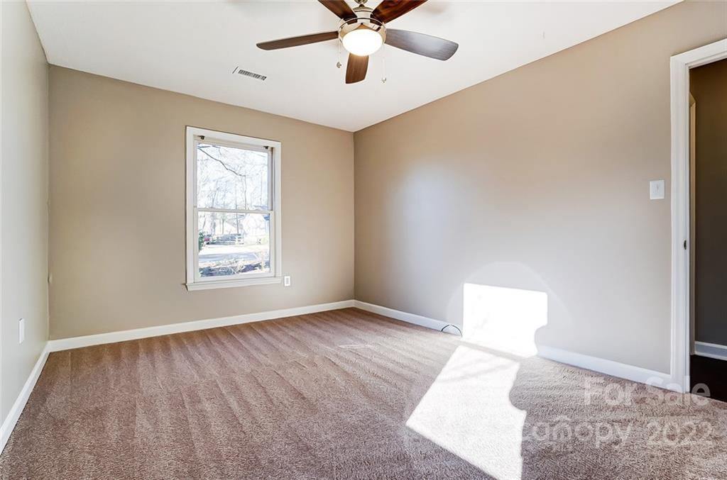 4914 Chestnut Lake Drive Charlotte NC 28227