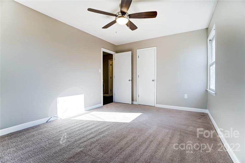 4914 Chestnut Lake Drive Charlotte NC 28227