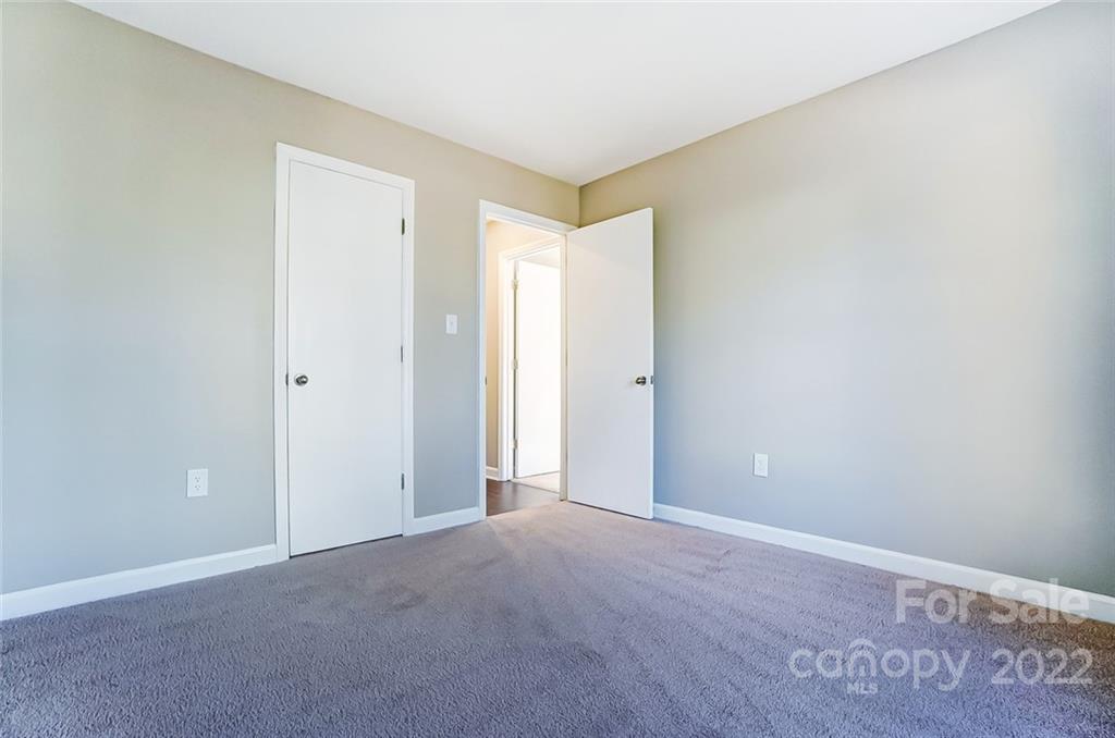 4914 Chestnut Lake Drive Charlotte NC 28227