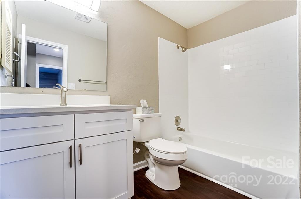 4914 Chestnut Lake Drive Charlotte NC 28227