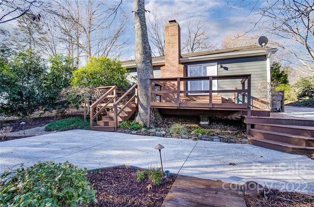 4914 Chestnut Lake Drive Charlotte NC 28227