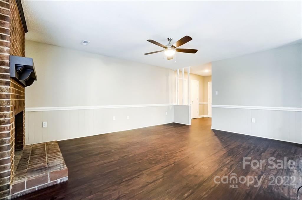 4914 Chestnut Lake Drive Charlotte NC 28227