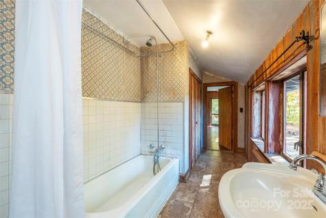 102 Weaver Mill Road Columbus NC 28722