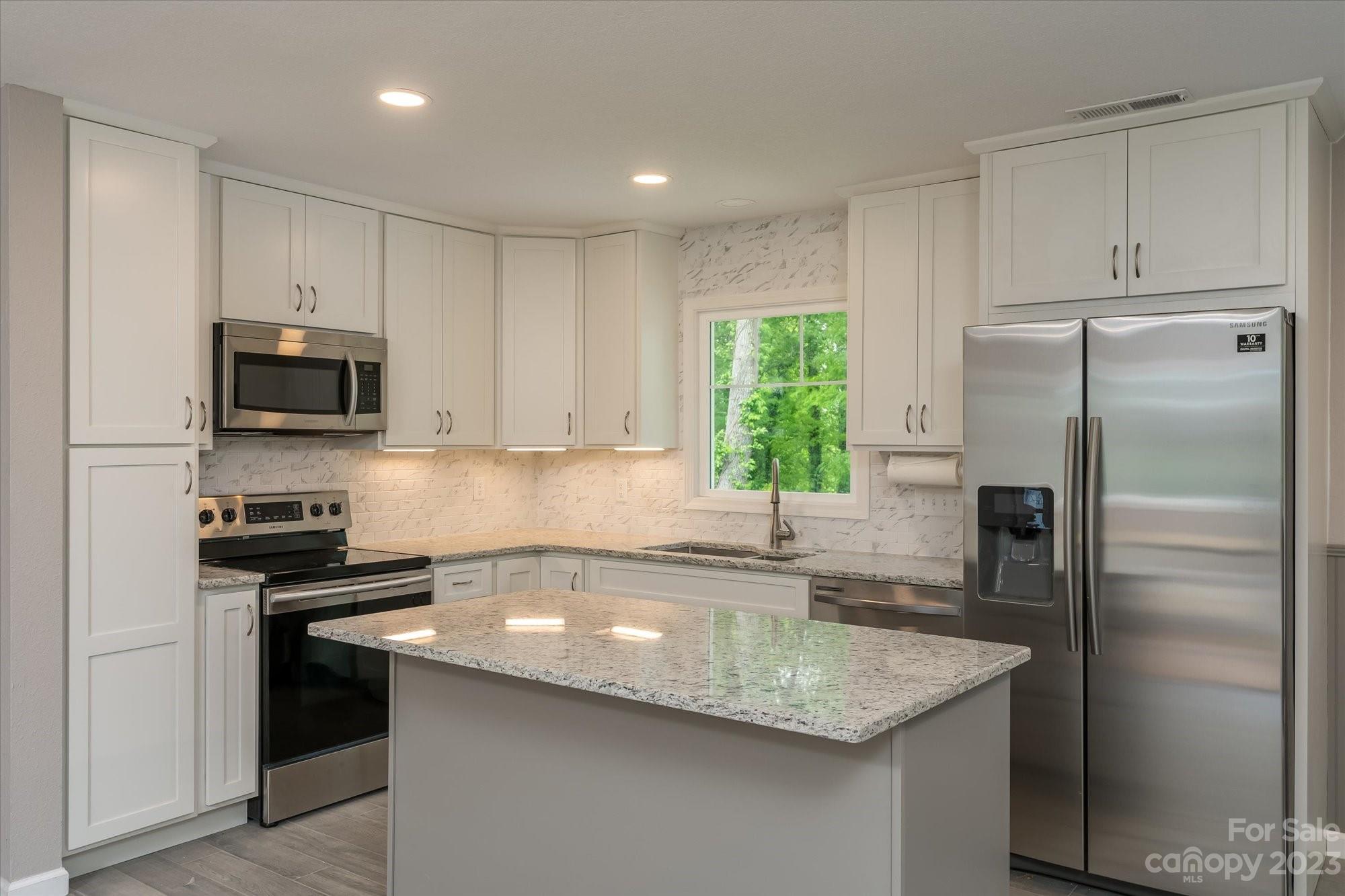 1914 Oxford Drive Hendersonville NC 28792