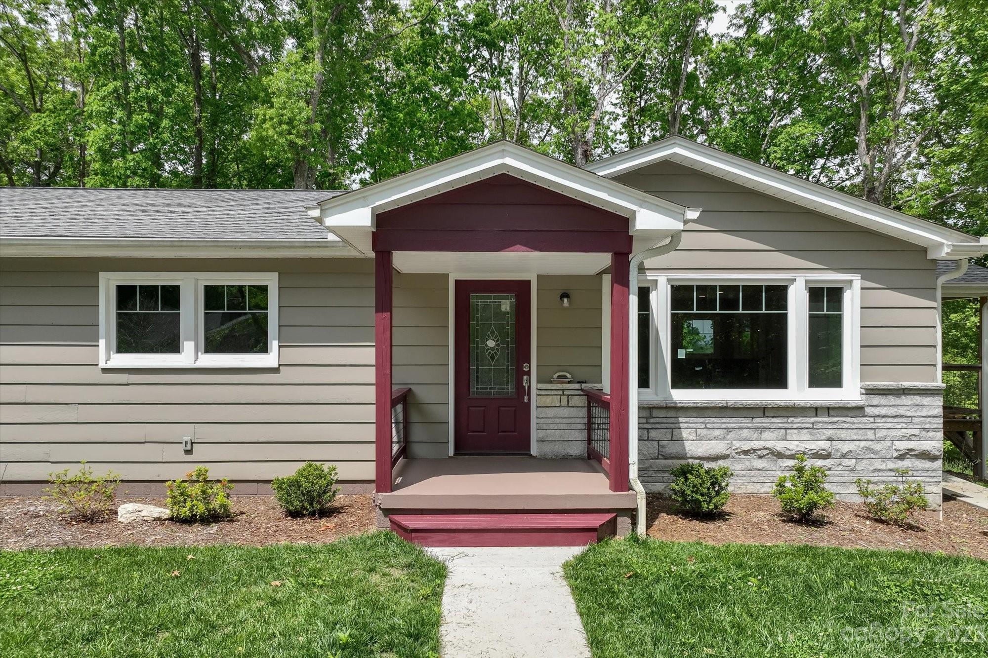1914 Oxford Drive Hendersonville NC 28792