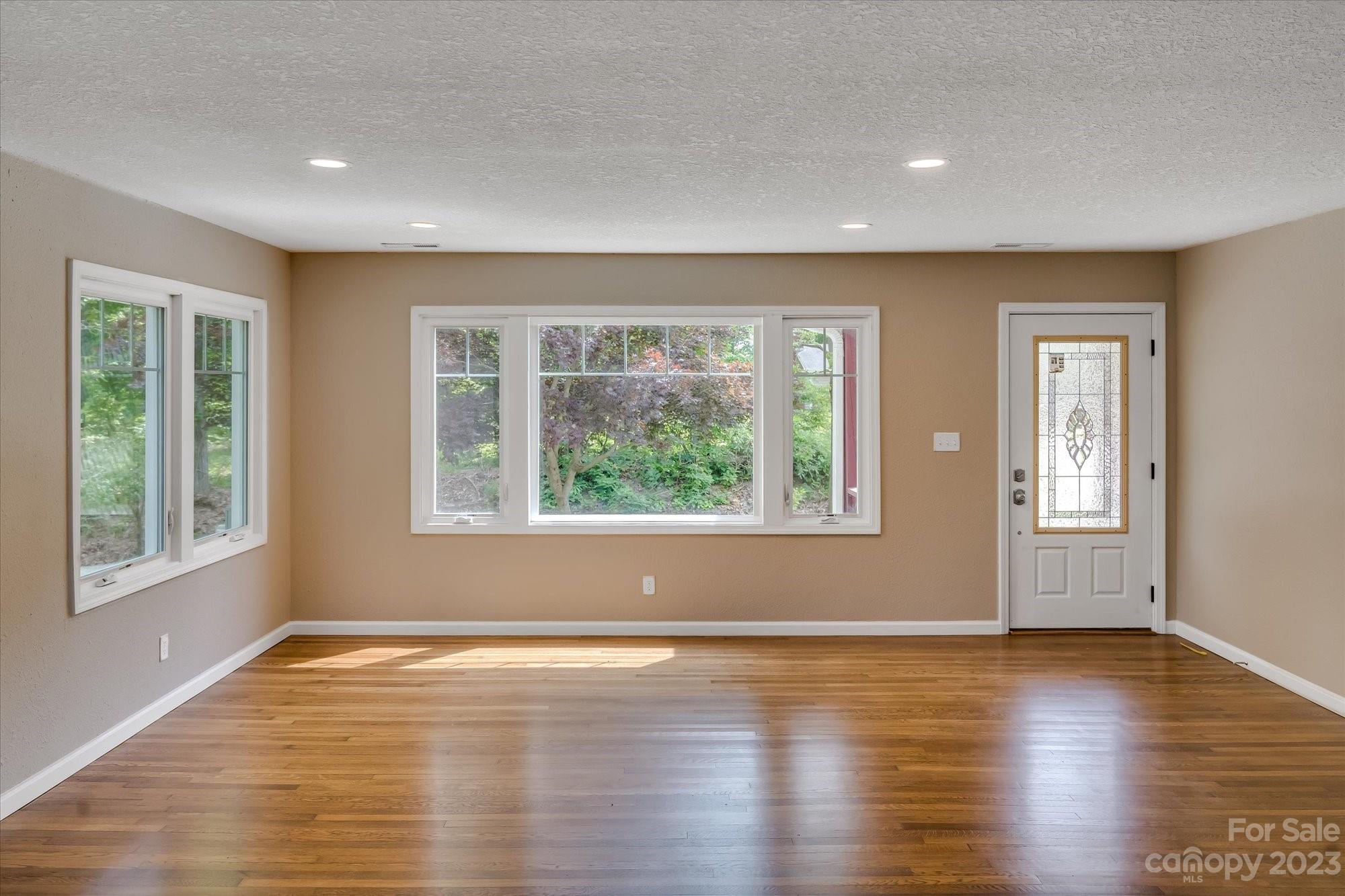 1914 Oxford Drive Hendersonville NC 28792