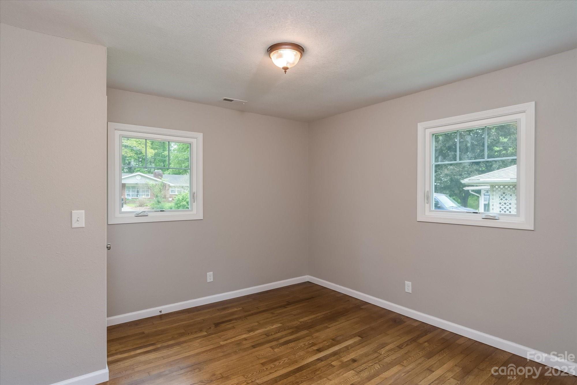 1914 Oxford Drive Hendersonville NC 28792