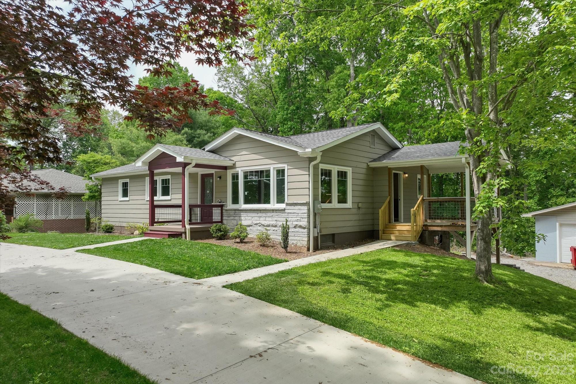 1914 Oxford Drive Hendersonville NC 28792