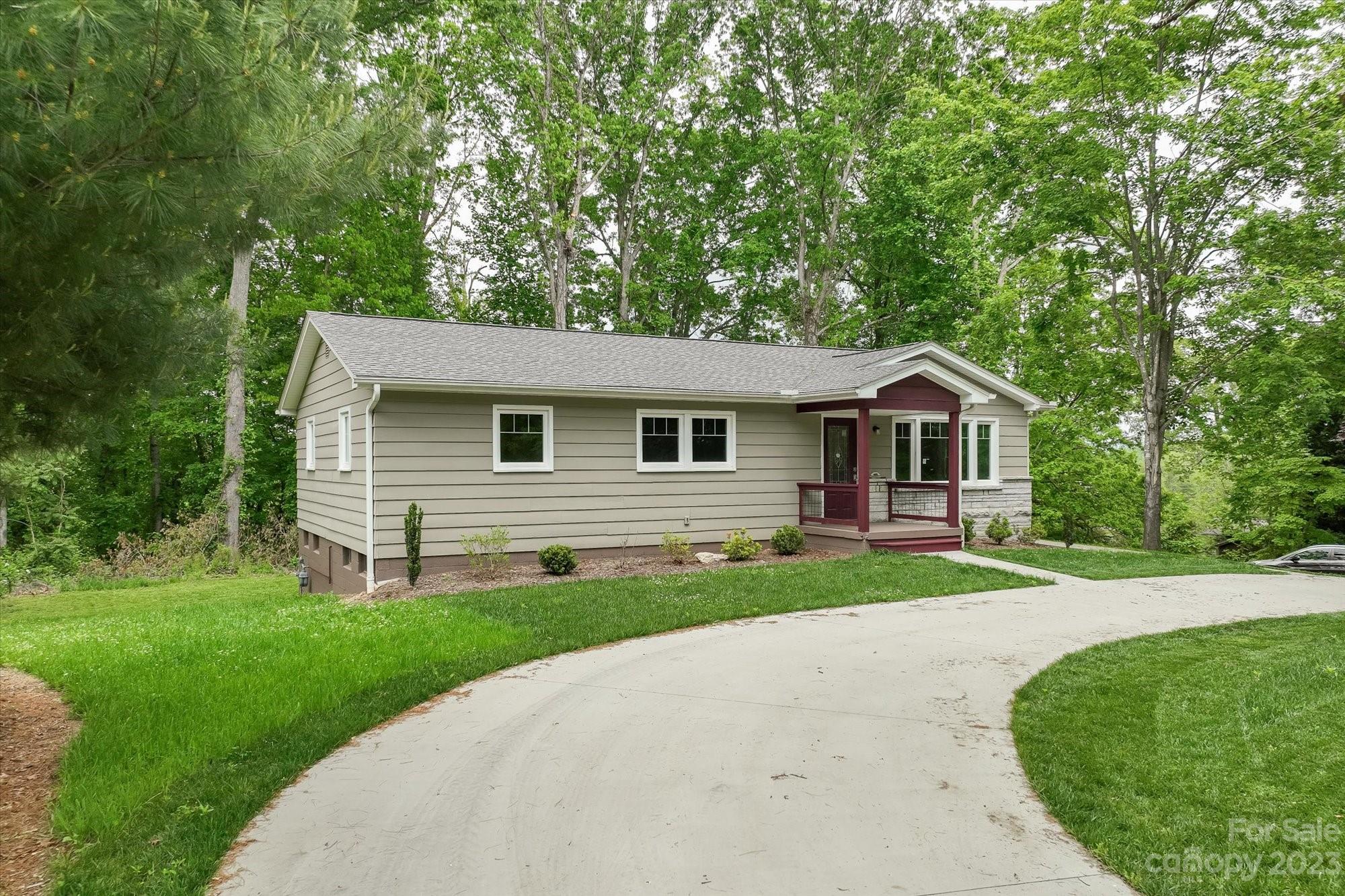 1914 Oxford Drive Hendersonville NC 28792