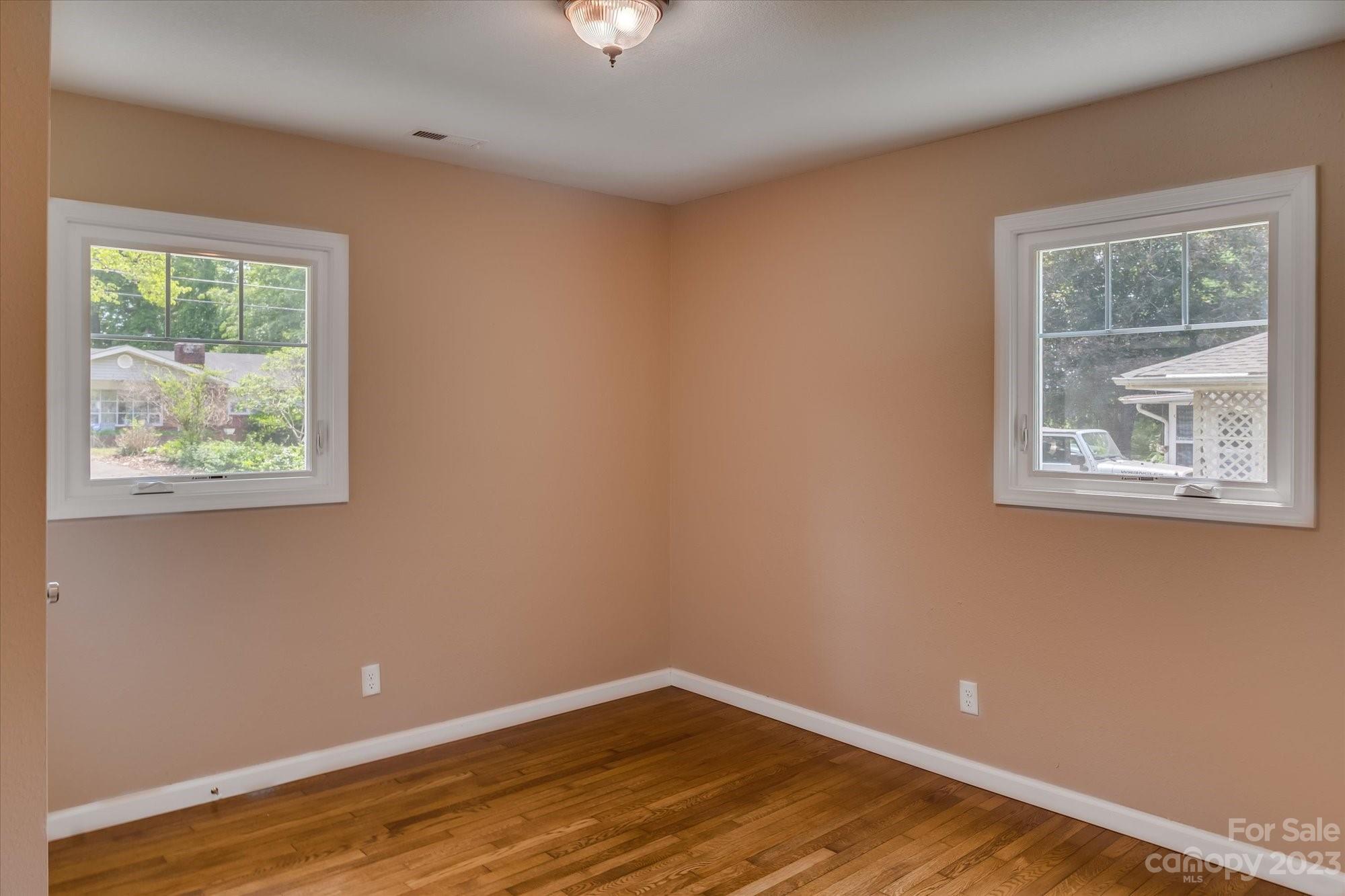 1914 Oxford Drive Hendersonville NC 28792