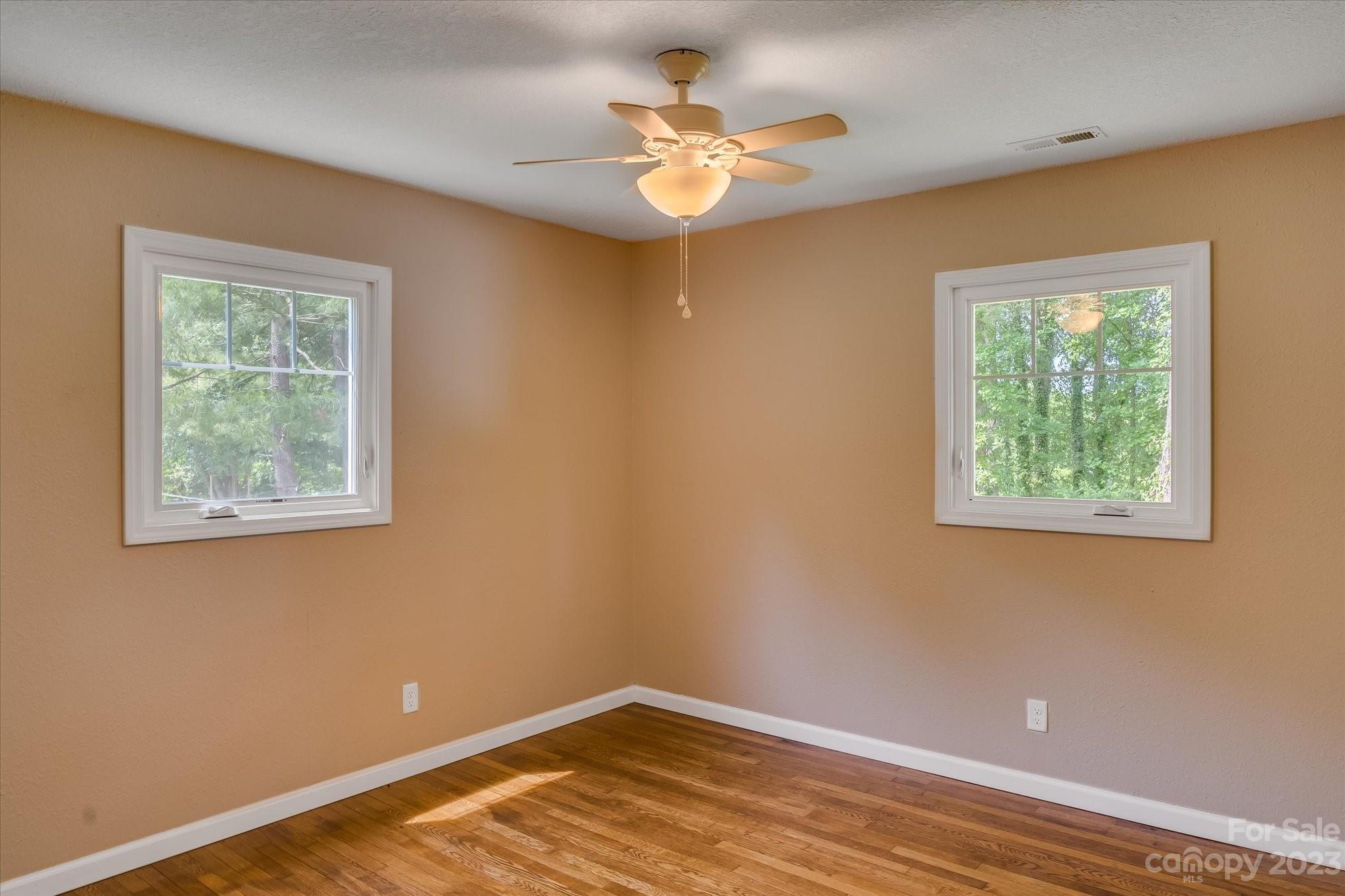 1914 Oxford Drive Hendersonville NC 28792