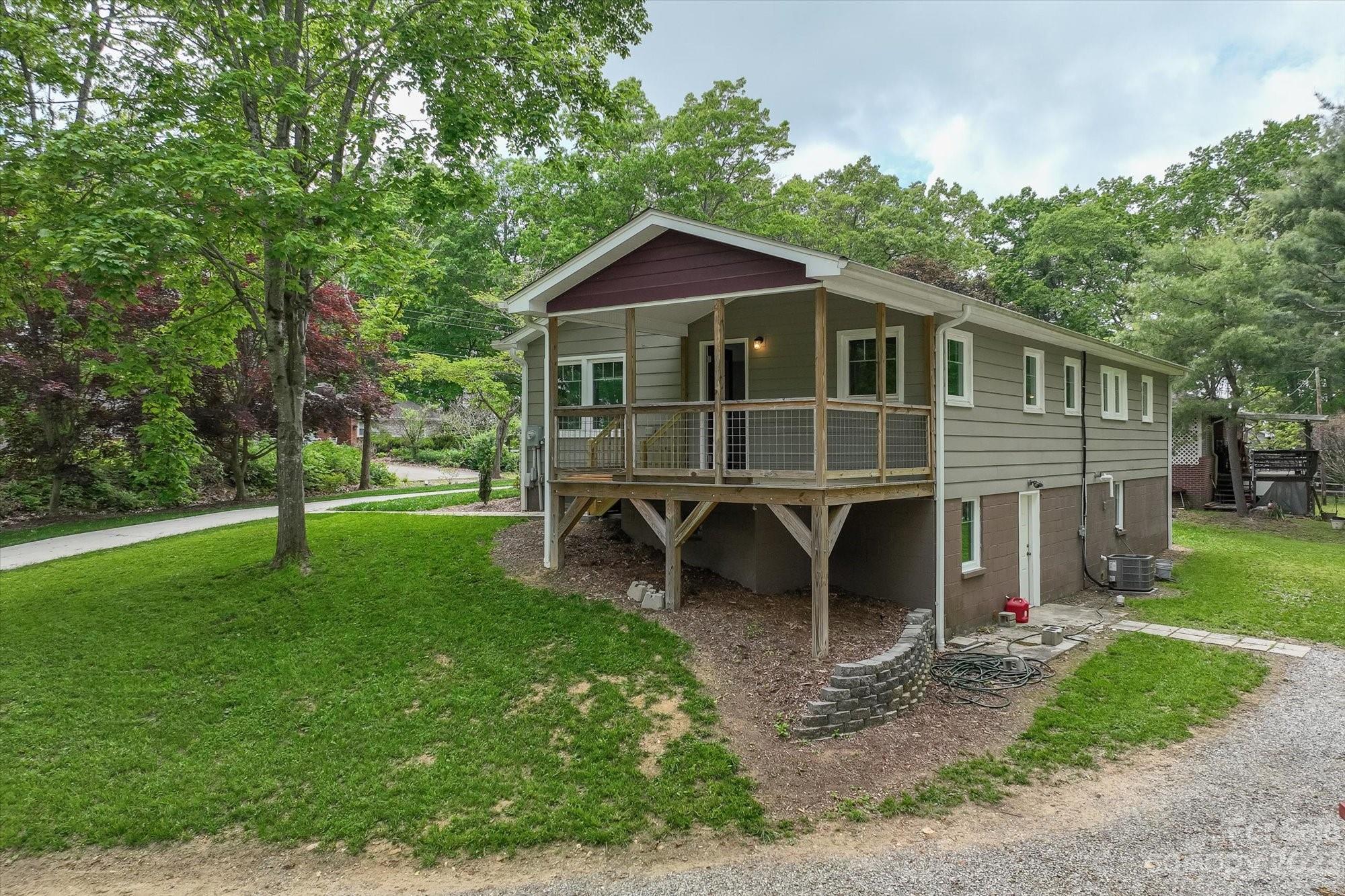 1914 Oxford Drive Hendersonville NC 28792