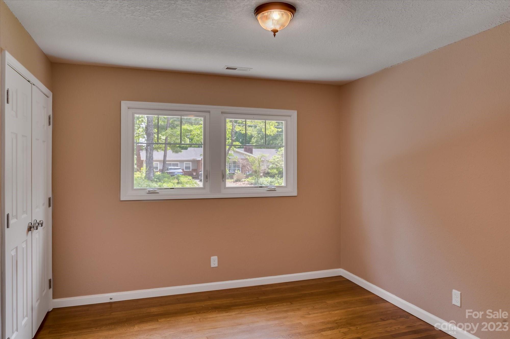1914 Oxford Drive Hendersonville NC 28792