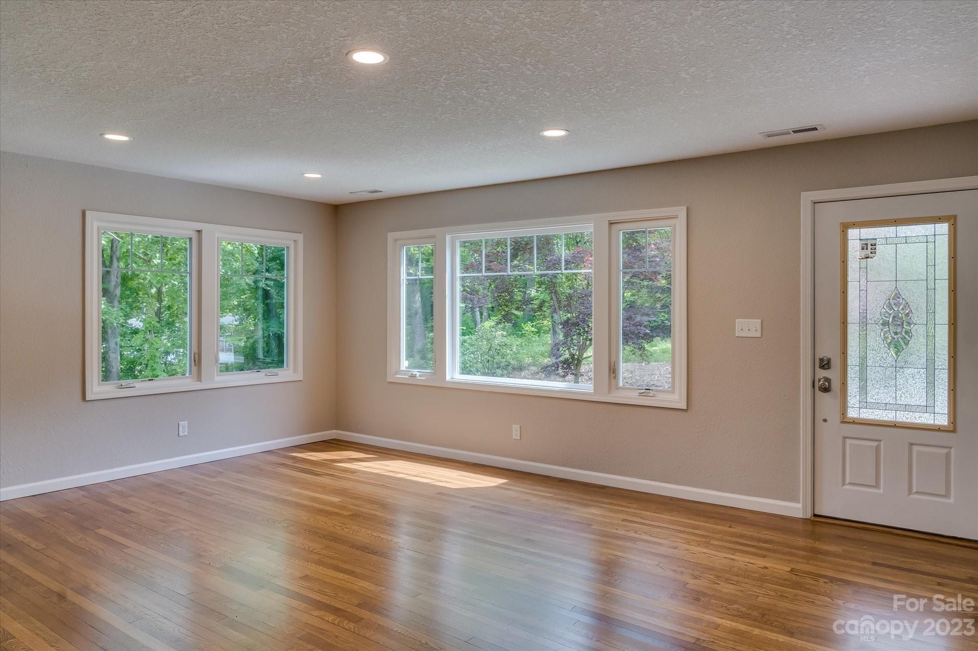 1914 Oxford Drive Hendersonville NC 28792