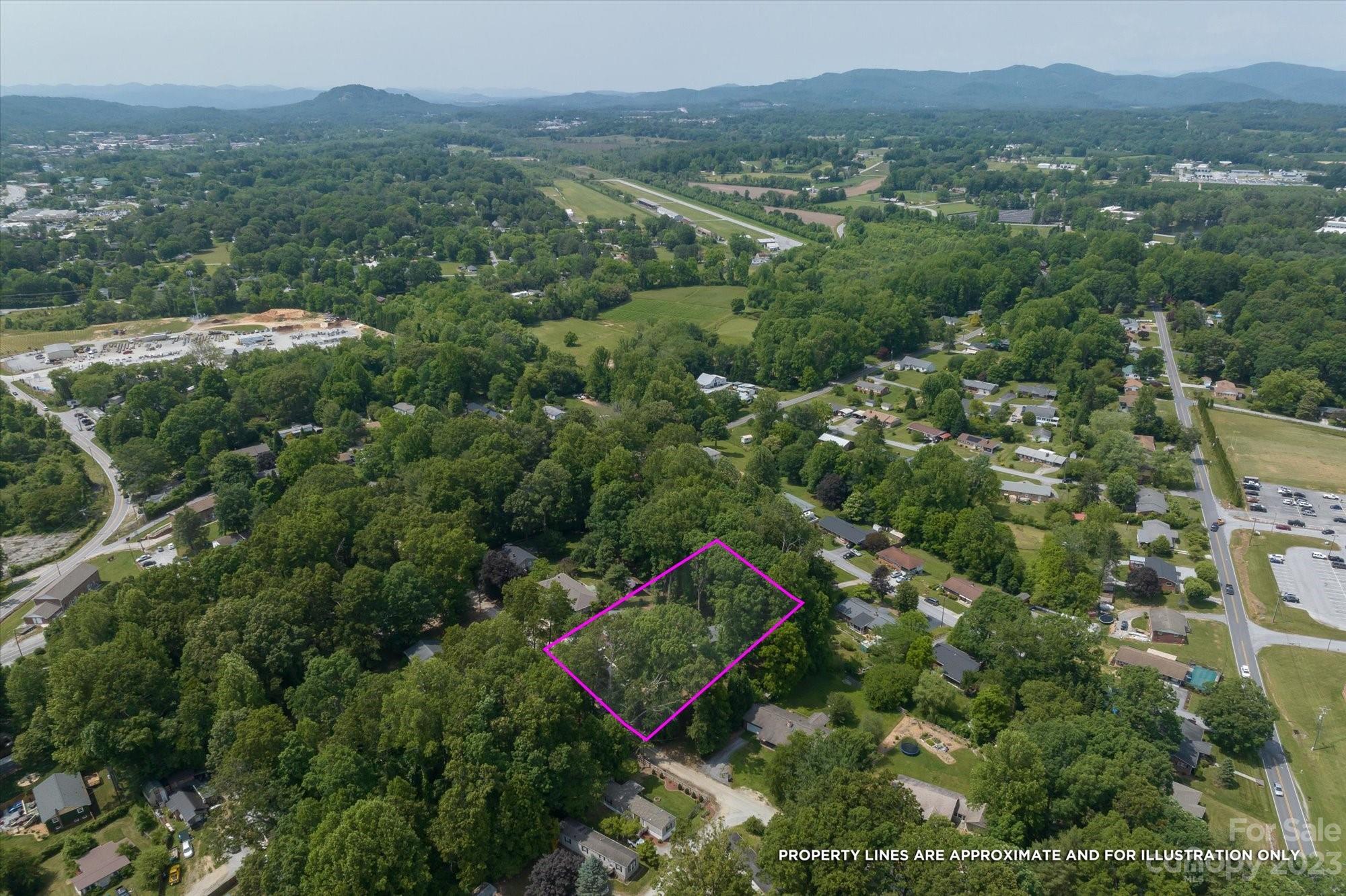 1914 Oxford Drive Hendersonville NC 28792